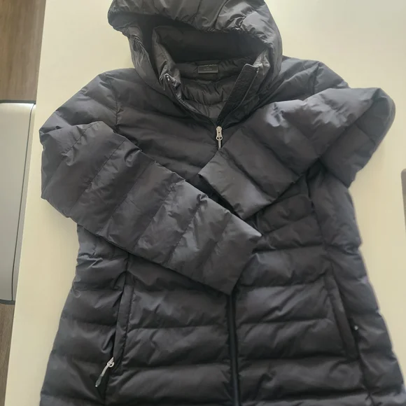 Women's Black Puffer Jacket - Picture 8 of 11
